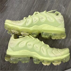 RARE Nike Air Nike VaporMax Plus Volt Tint Green Womens Shoes DJ3023-700 Size 8